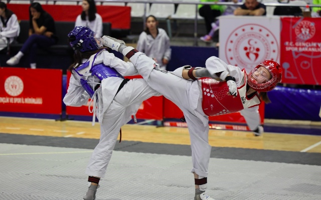 Okul sporları tekvando yıldızlar kız ve erkek grup müsabakaları Manisa’da başladı