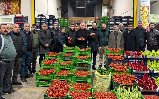 Arınç Sahurda Hal Esnafıyla Buluştu