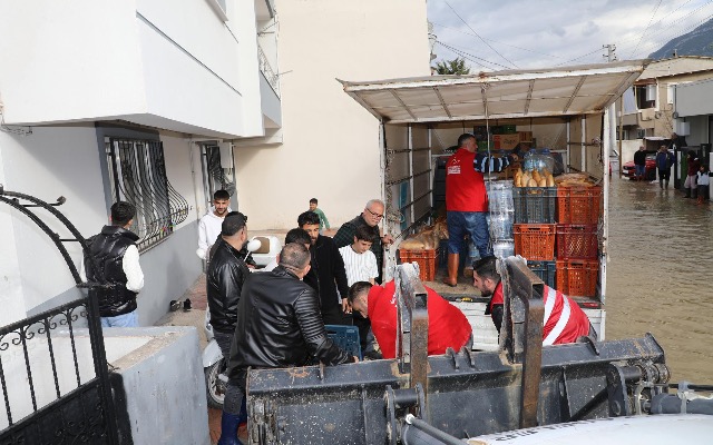 ŞEHZADELER BELEDİYESİ’NDEN AKPINAR’DA MAHSUR KALAN VATANDAŞLARA DESTEK