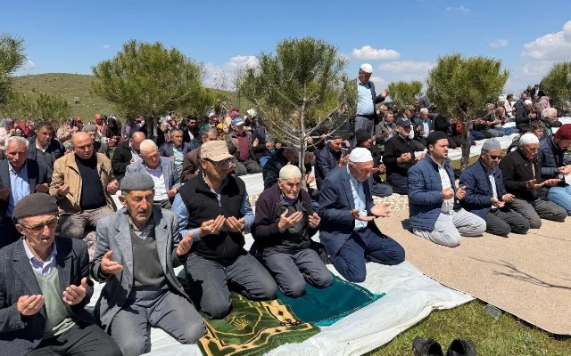 KIZILÇUKUR’DA YAĞMUR İÇİN ELLER SEMAYA KALKTI