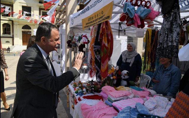  YUNUSEMRELİ KADINLAR EL EMEĞİ ÜRÜNLERİNİ EMEKLİLER PARKI’NDA SATIŞA SUNUYOR
